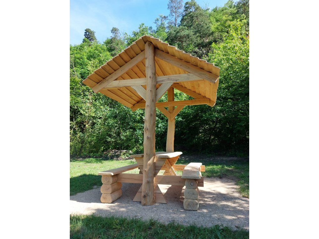 Detail konstrukce akátového přístřešku