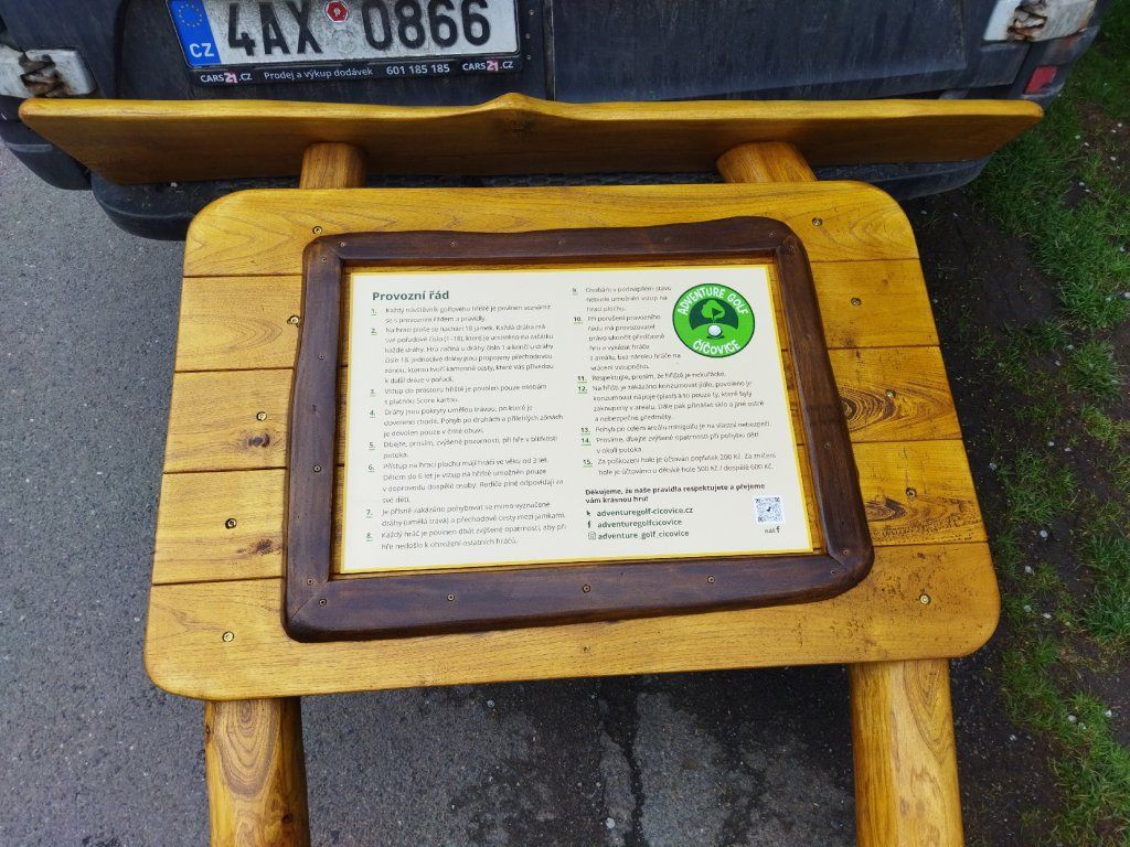 Detail konstrukce akátové cedule