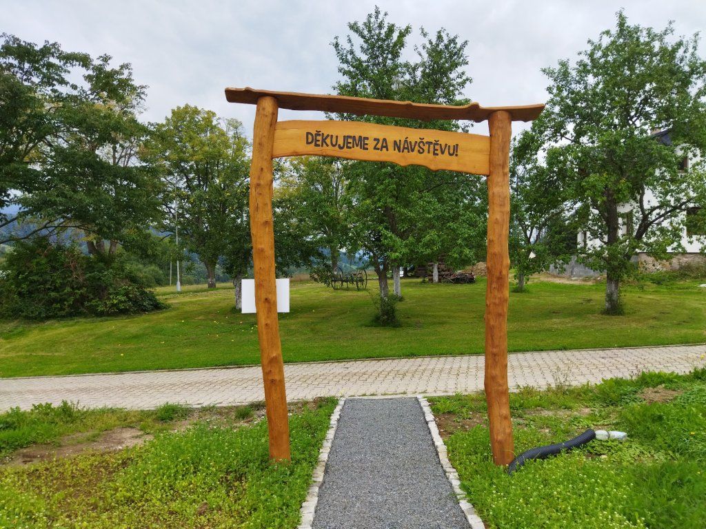 Detail konstrukce akátové brány