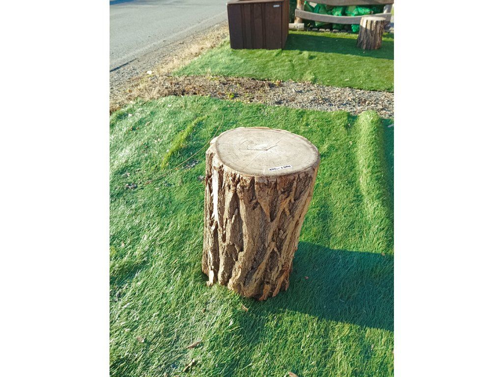 Akátový špalek s kůrou použití zahrada