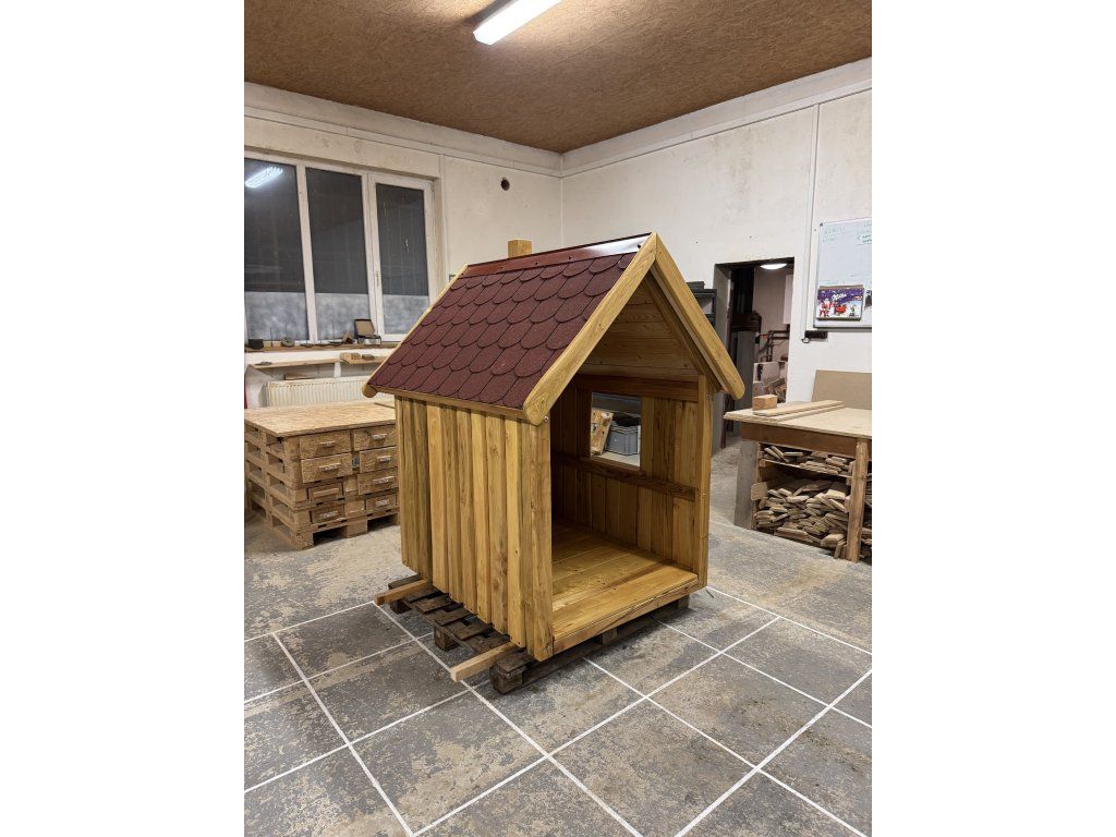 Detail konstrukce dětského domečku akát