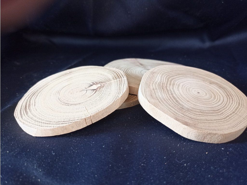 Detail akátového podtácku