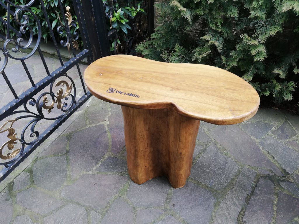 Špalkový stůl použití zahrada ohniště