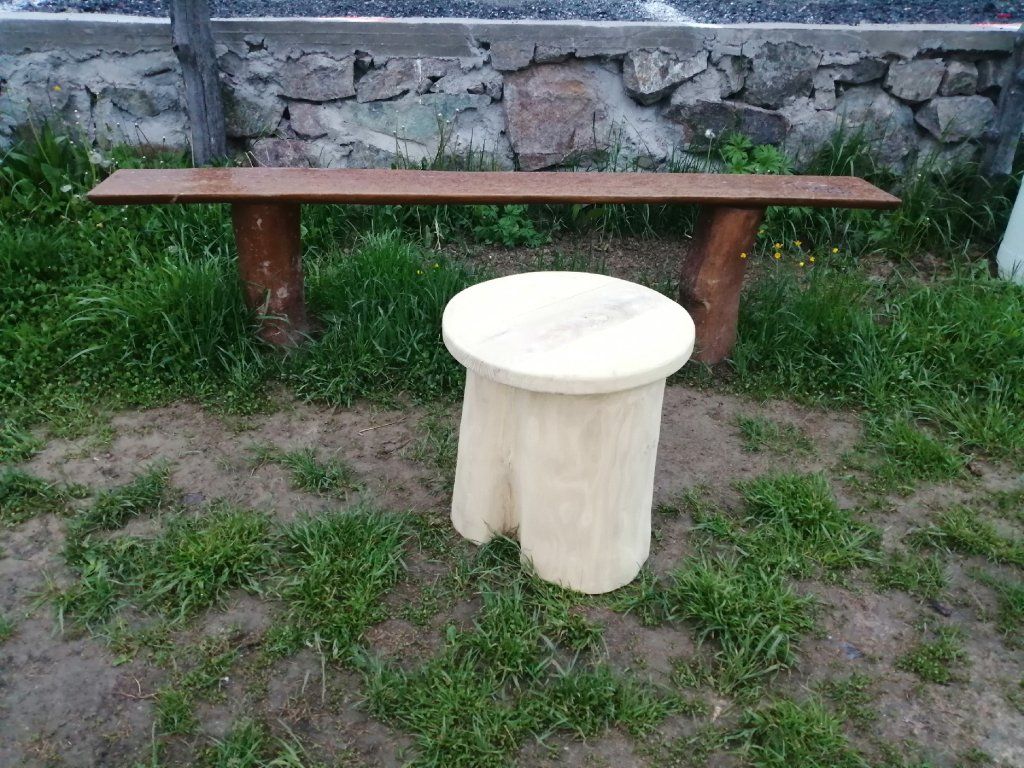 Akátový stůl špalkový masiv