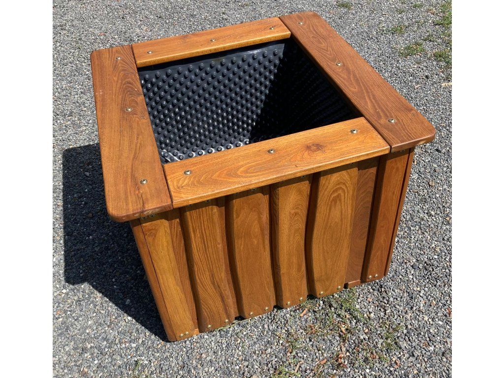 Akátový květináč použití zahrada