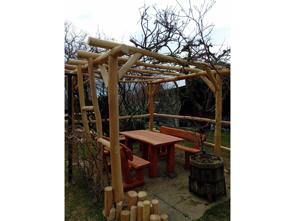 Akátová pergola popínavé rostliny