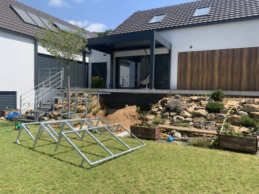 Detail akátového terasového prkna