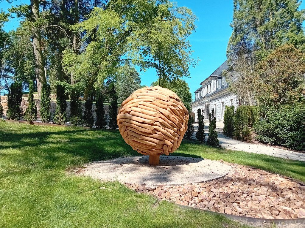 Dřevěná designová koule akát