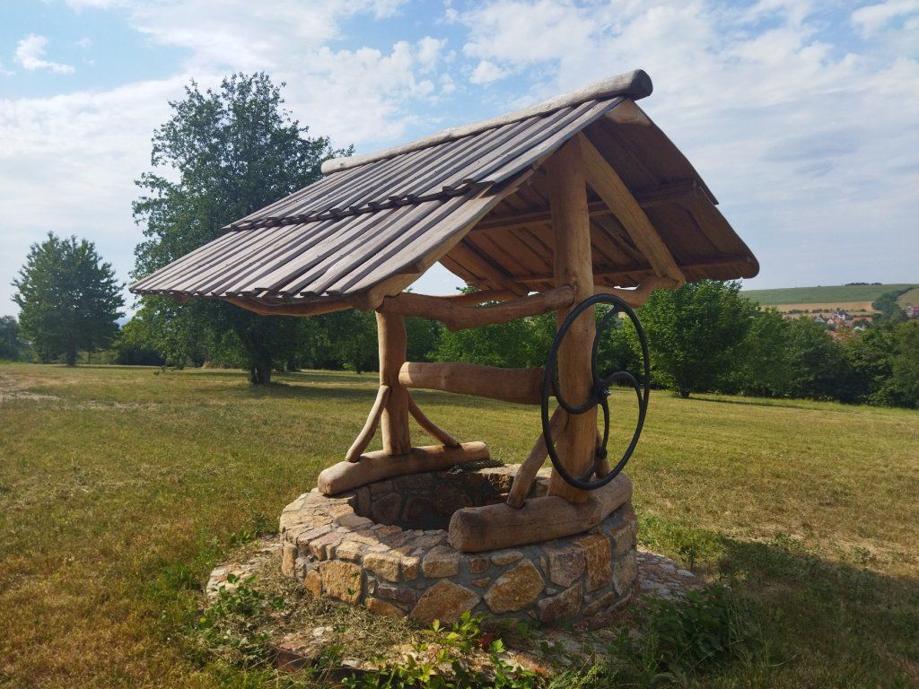 Akátový rumpál zakrytí studny