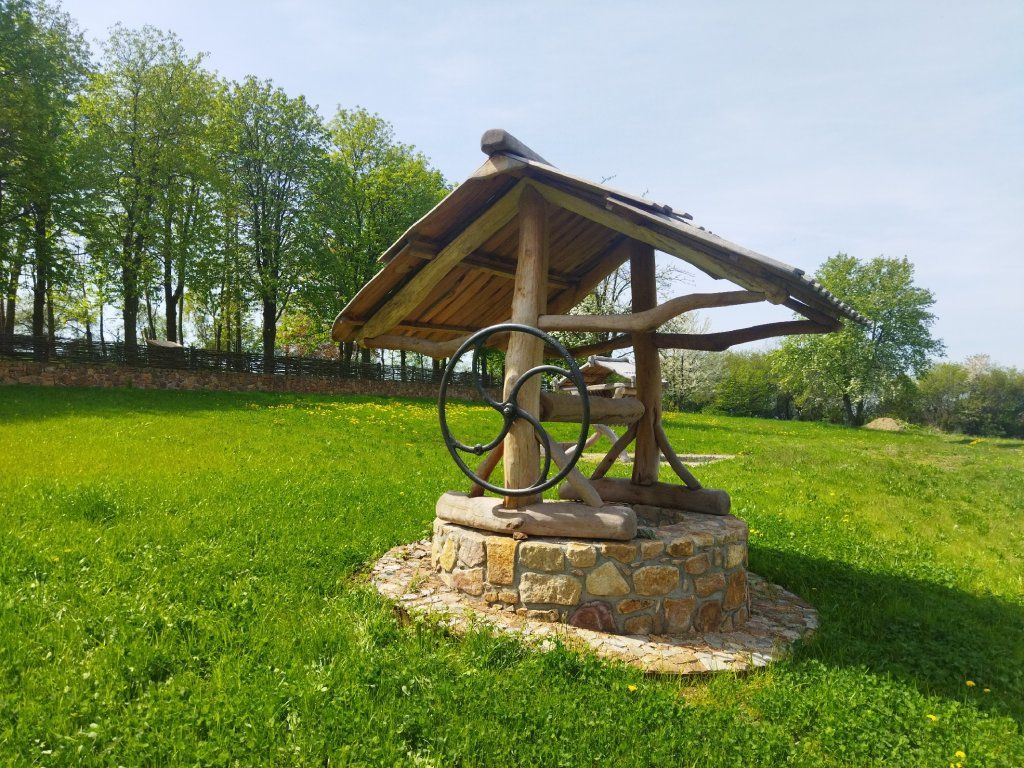 Detail konstrukce rumpálu akát