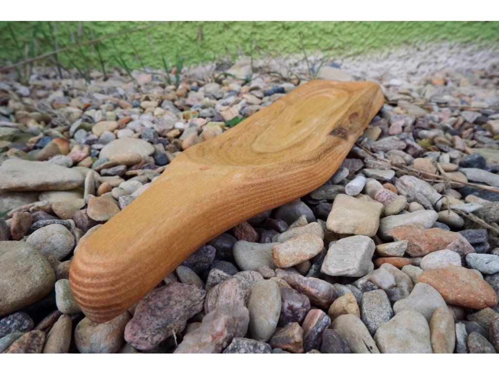 Akátové prkénko na krájení ručně vyrobené