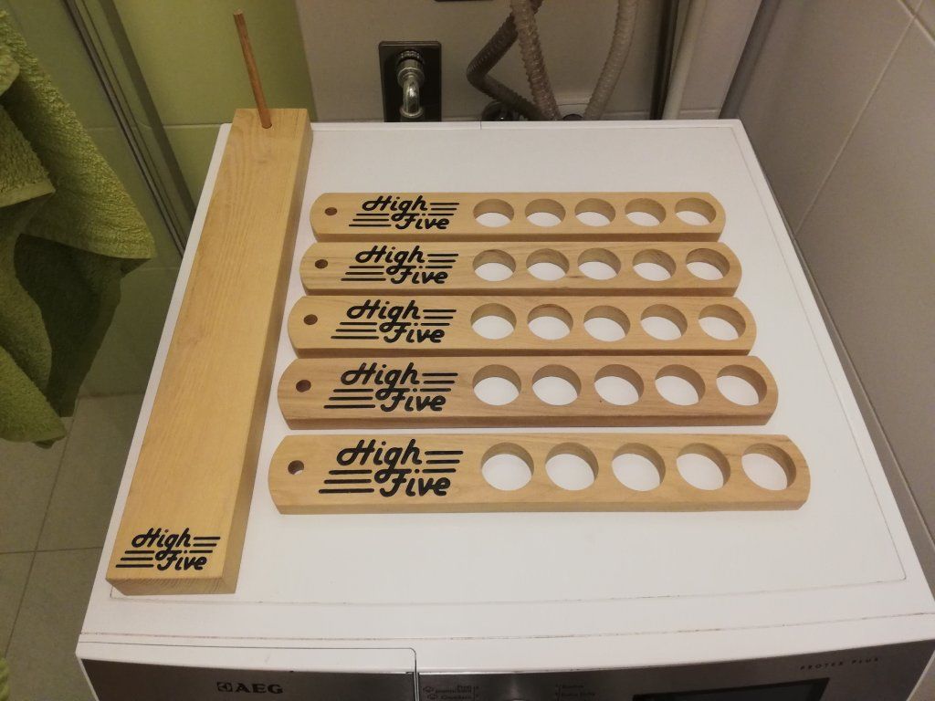 Akátové nosítko na panáky