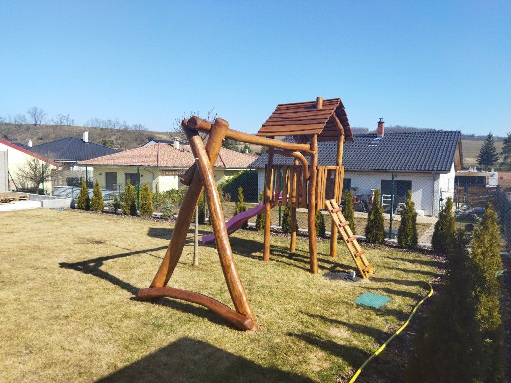 Akátové dětské hřiště hrad