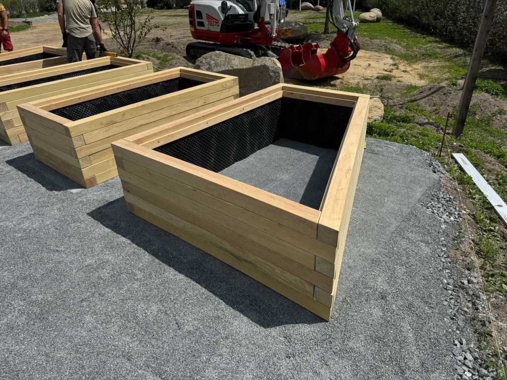 Detail konstrukce akátového vyvýšeného záhonu