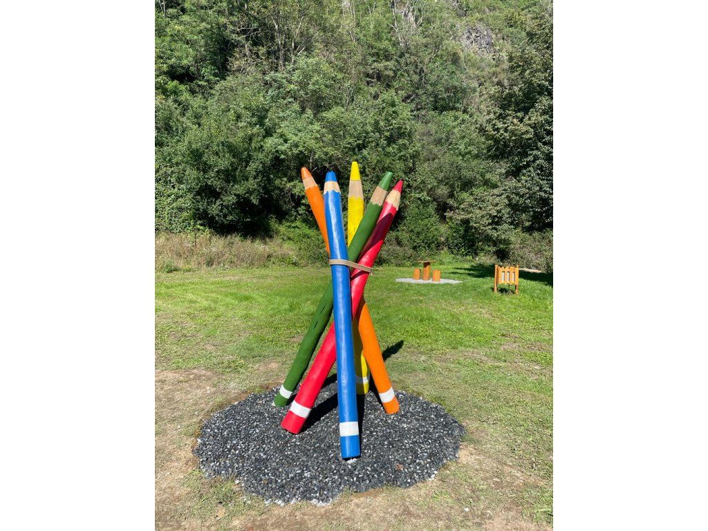 Akátová prolézačka pastelky hřiště