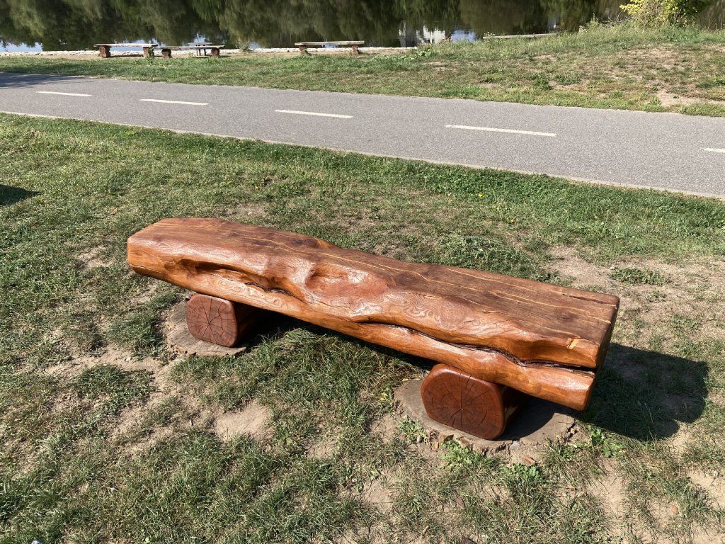 Akátová půlkulánová lavice 179 cm