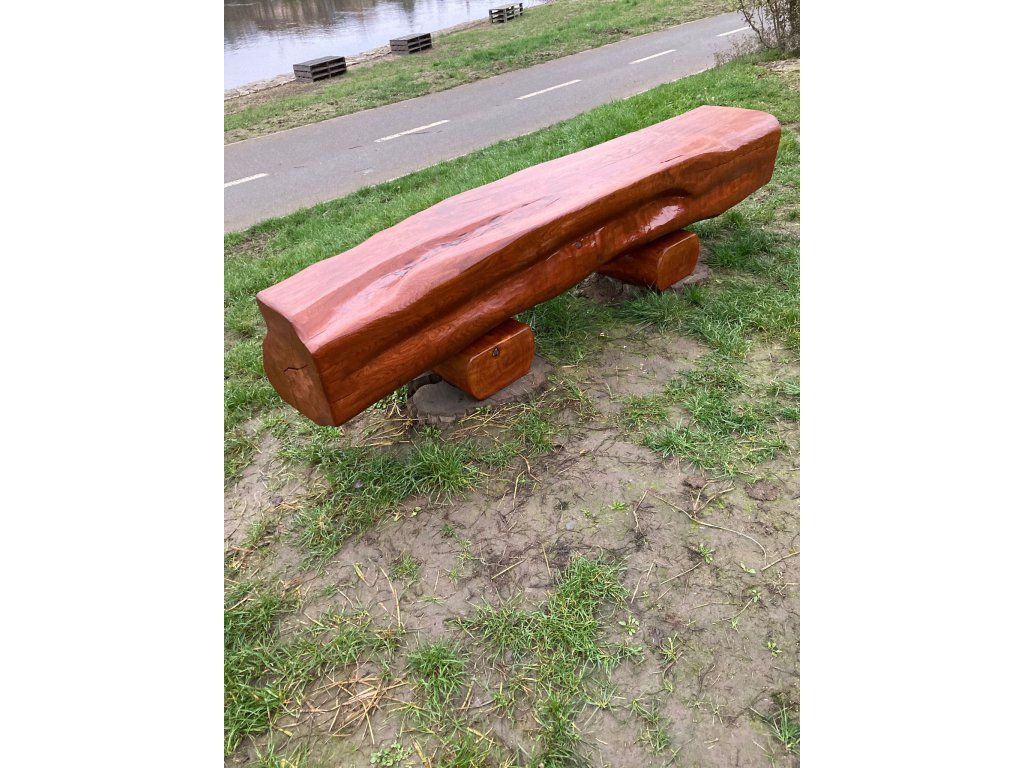 Akátová kmenová lavice masiv