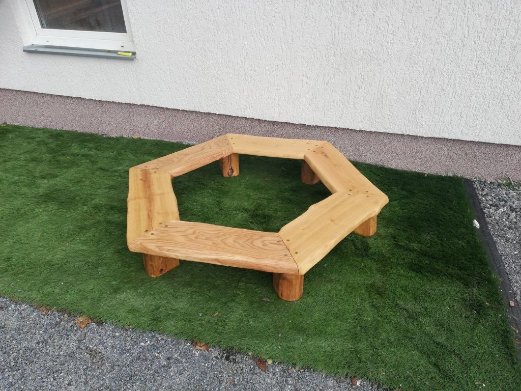 Lavice kolem stromu použití park