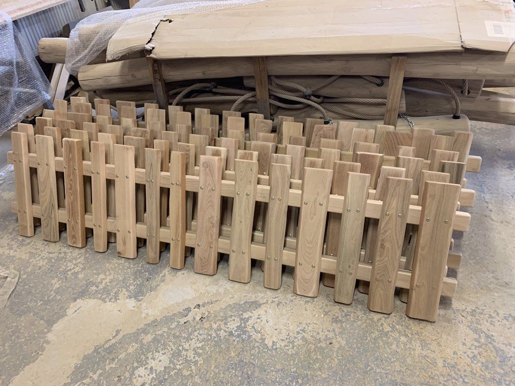 Detail akátové plotovky struktura dřeva