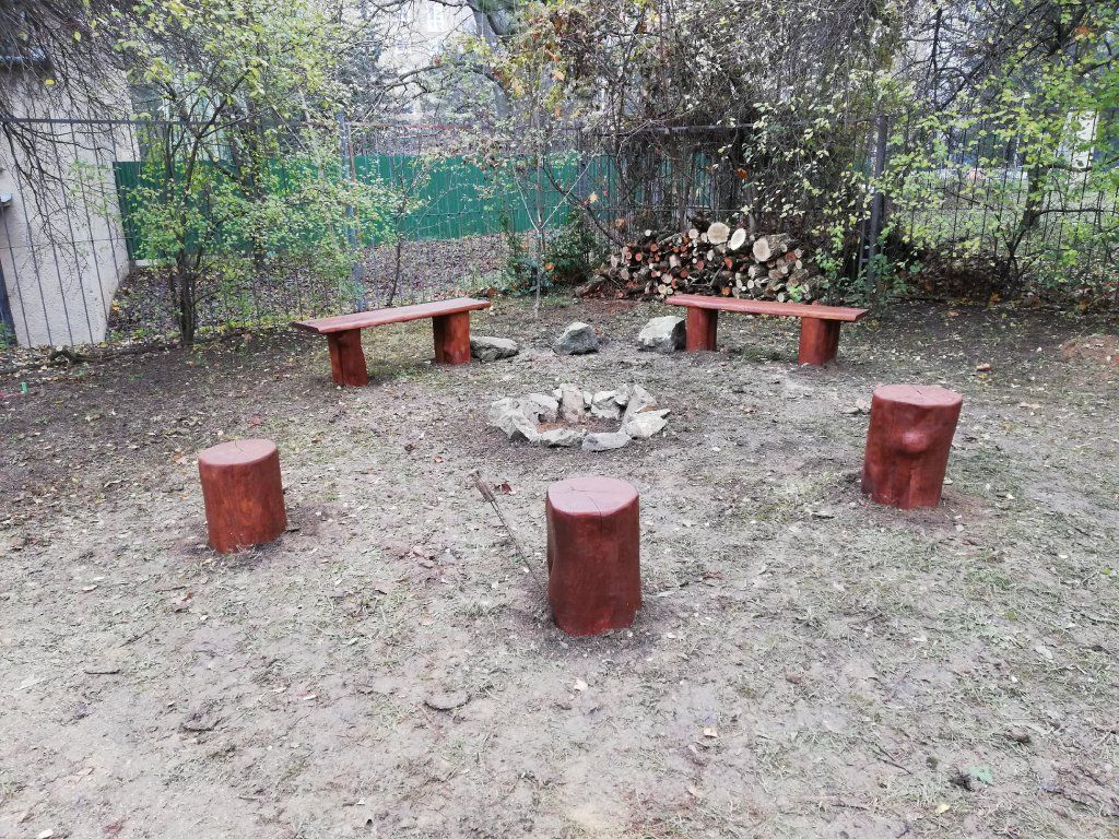 Akátová lavice špalková použití zahrada