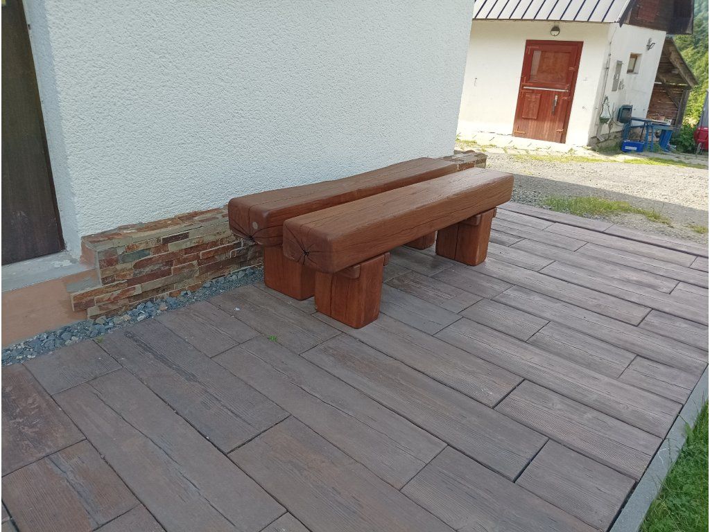 Detail trámové konstrukce lavice