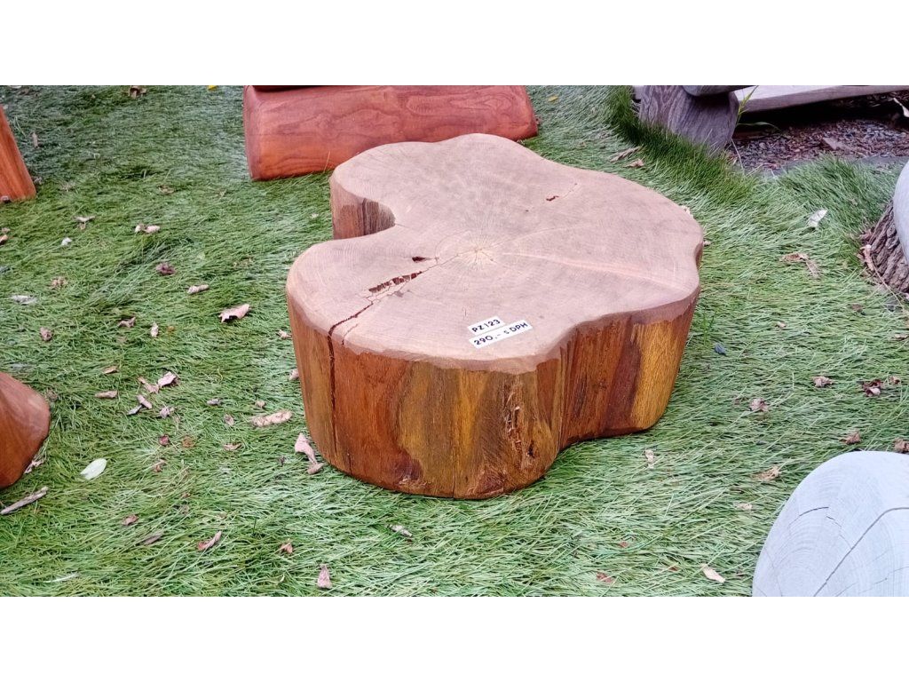 Akátový dekorační podstavec špalek