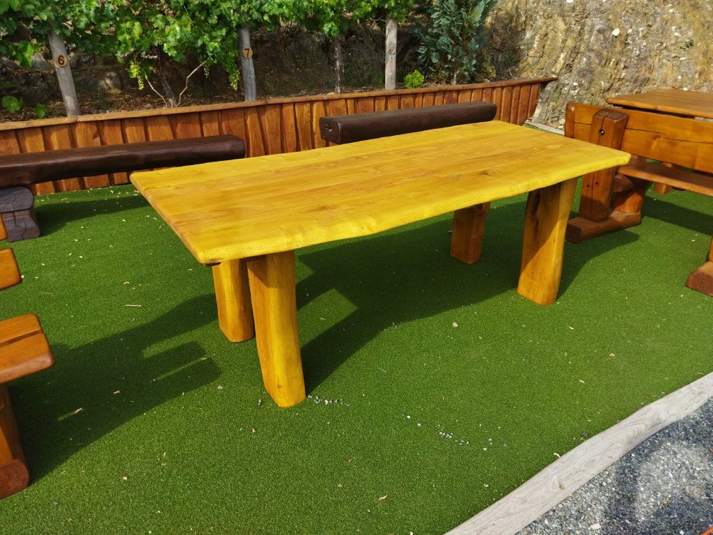 Zahradní stůl akát použití zahrada