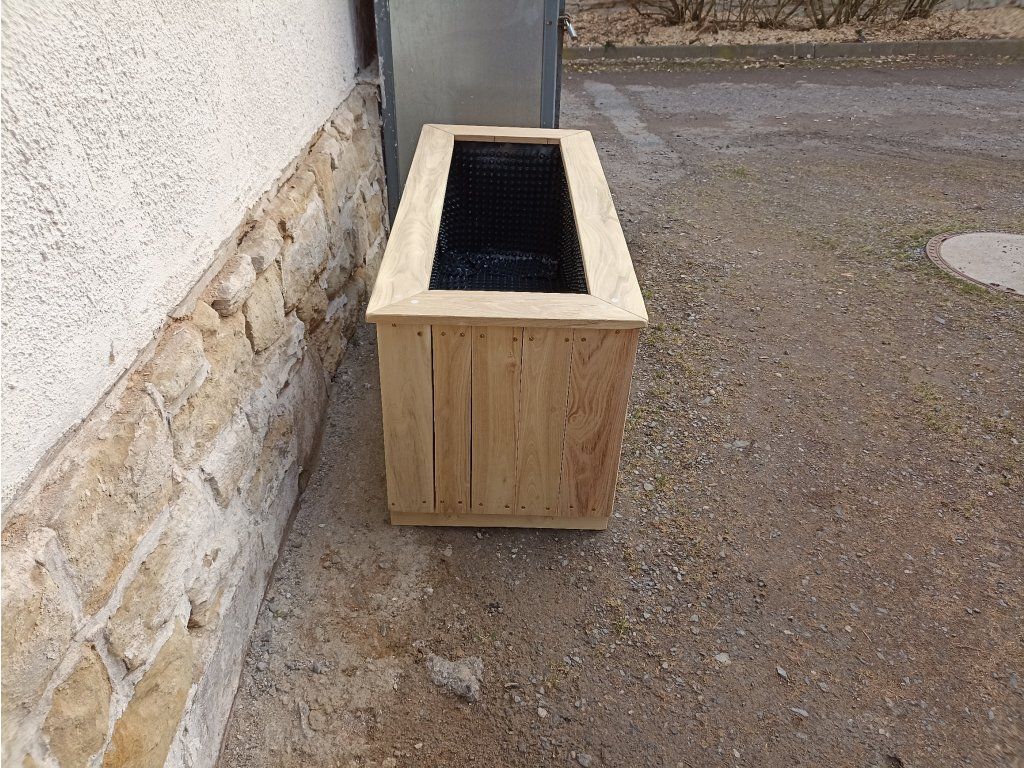 Akátový vyvýšený záhon parkový moderní