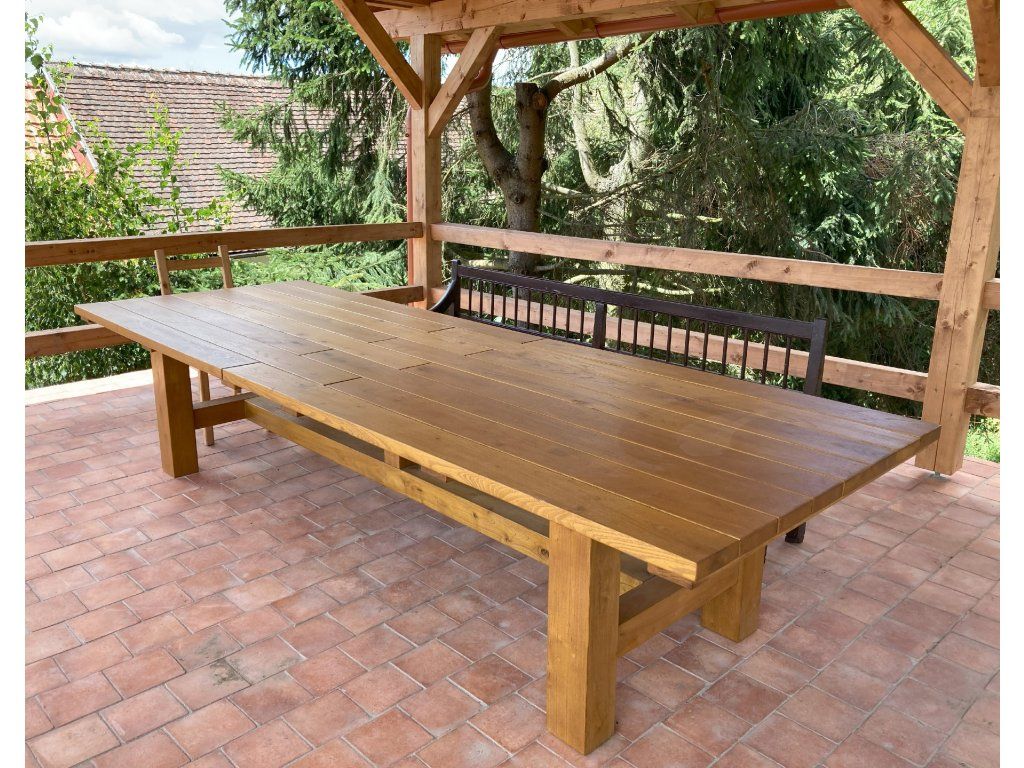 Akátový parkový stůl masiv