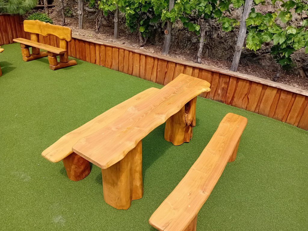 Detail špalkového stolu konstrukce