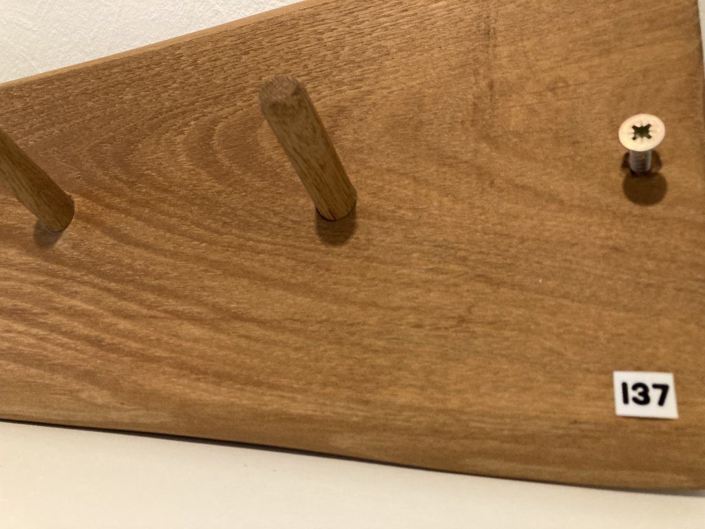 Akátový věšák použití v interiéru