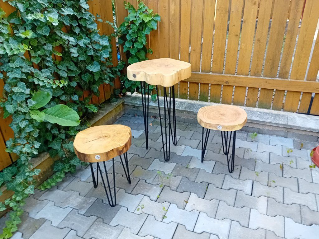 Akátový stůl industriální použití v interiéru