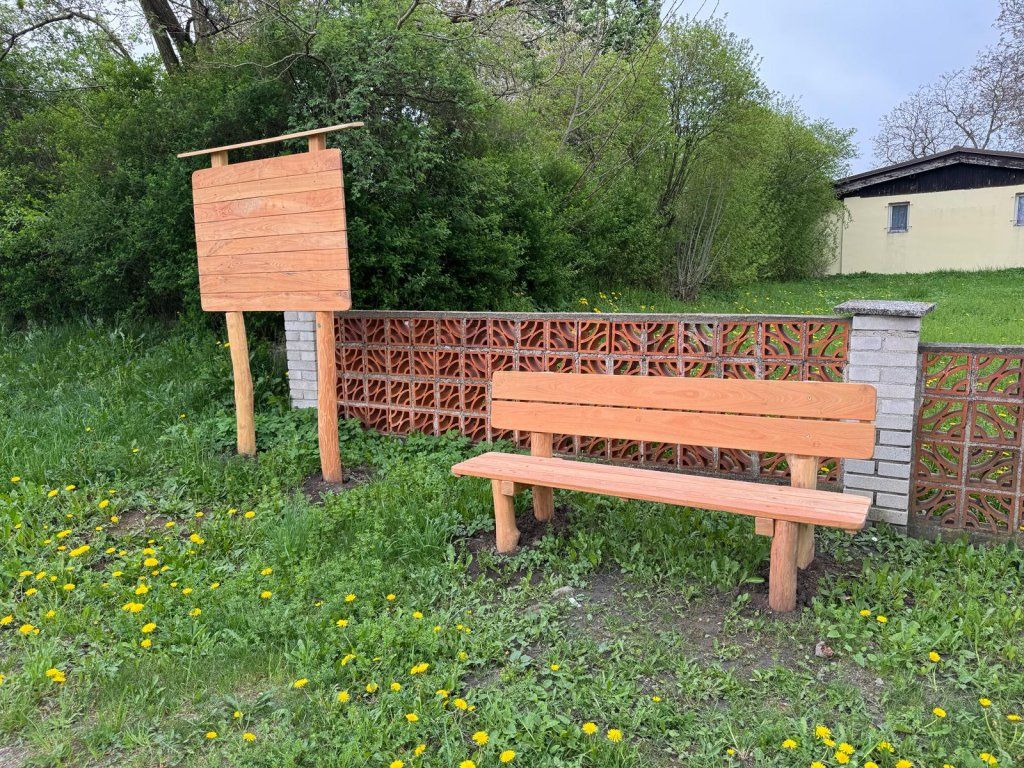 Konstrukce akátové lavice kotvení