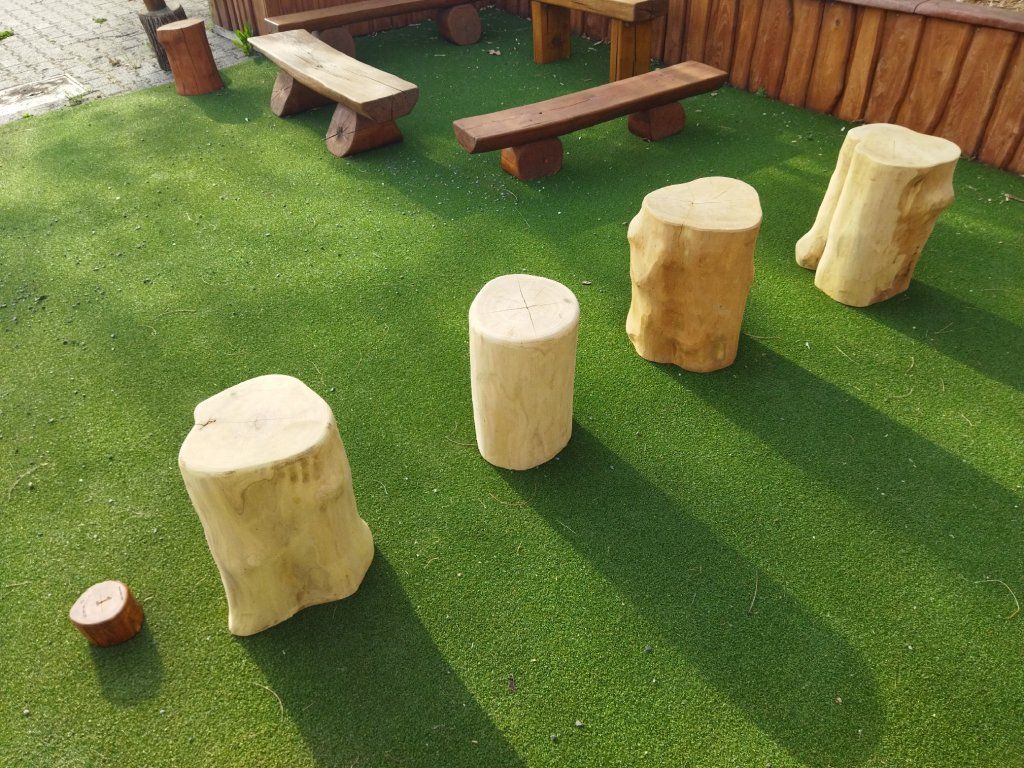 Akátový špalek použití zahrada interiér