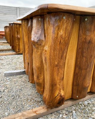 Proč právě od nás vyvýšený záhon nebo truhlík? Hlavní důvod je, že používáme akátové dřevo, které má obrovskou odolnost...