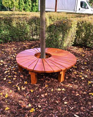 Lavičku kolem stromu si často objednávají zákazníci společně s mobiliářem do parku. Zde jsme použili opět akátové dřevo -...