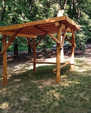 Další přístřešek od nás najdete v lesoparku Akátky v Židenicích. Samozřejmě jsme použili akátové dřevo. Pro více...